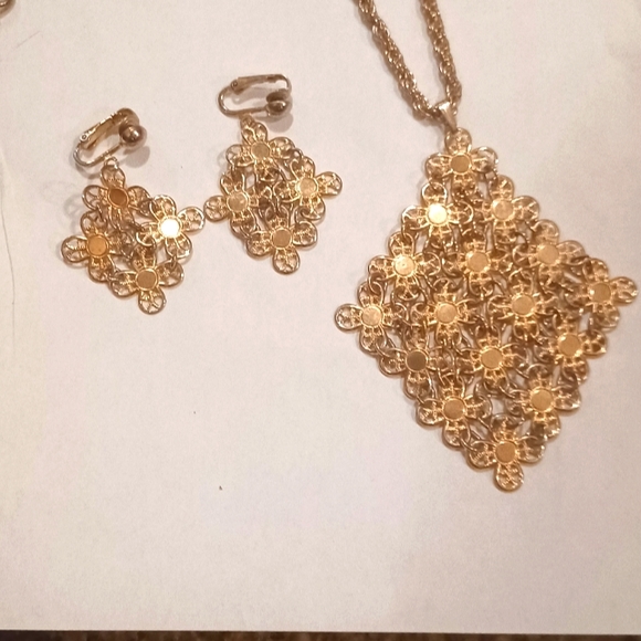 Sarah Coventry necklace and clip on earrings set - Picture 1 of 1